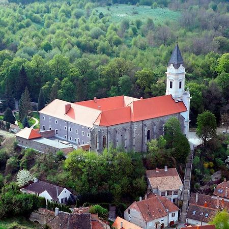 Sopron Monastery Hotel Екстериор снимка