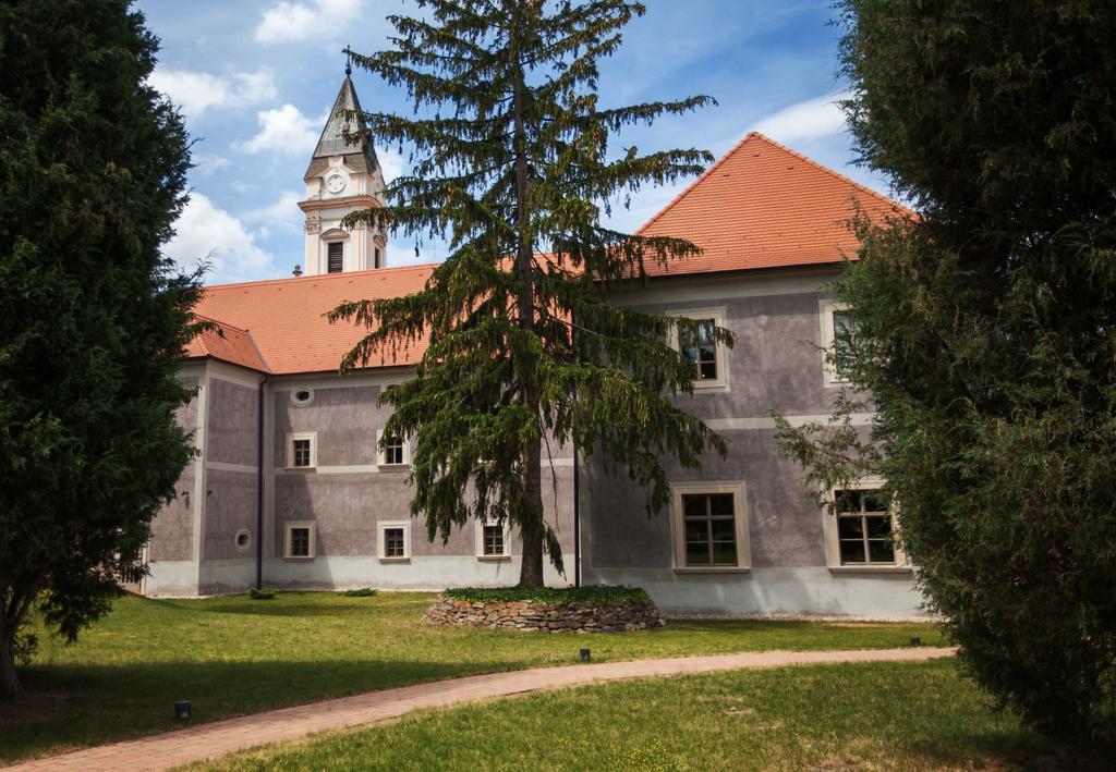 Sopron Monastery Hotel Екстериор снимка